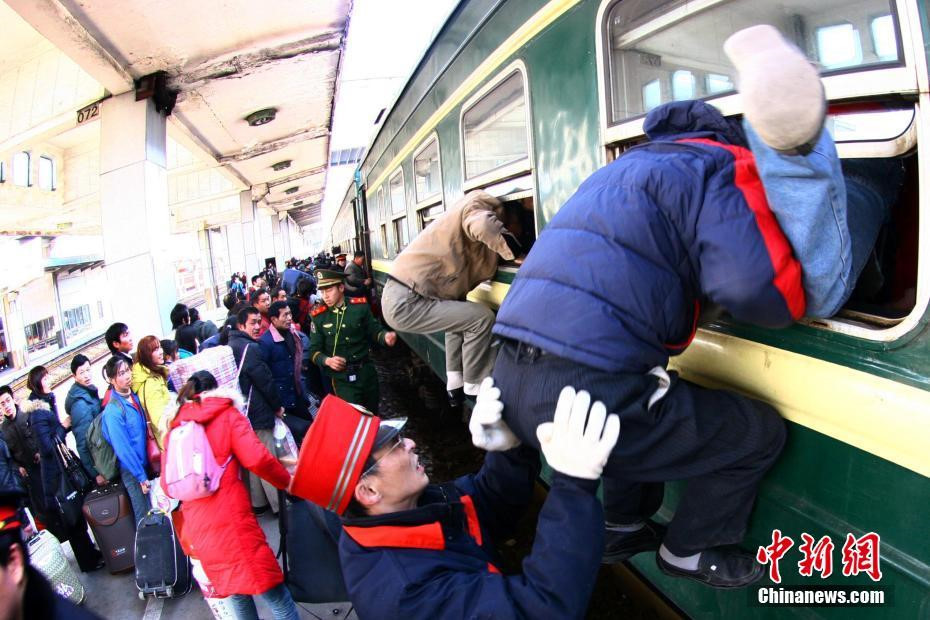 Thăng trầm Trung Hoa qua 40 mùa xuân vận